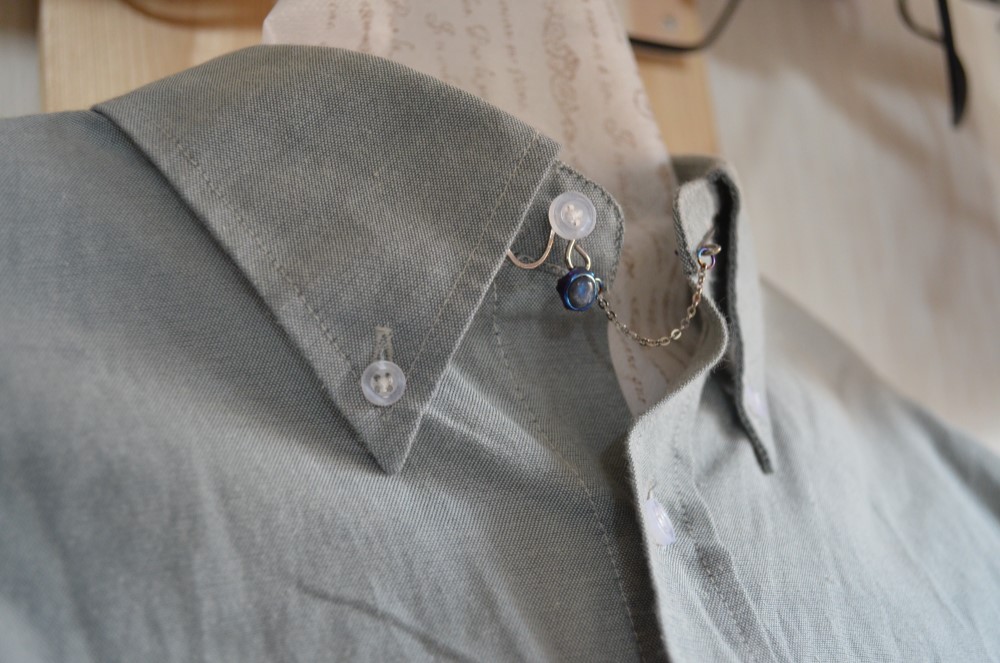 「L b u・ラブラドライトとチタンのチェーン・ｂ」受注生産・Let's button up！チョーカー・マント留め