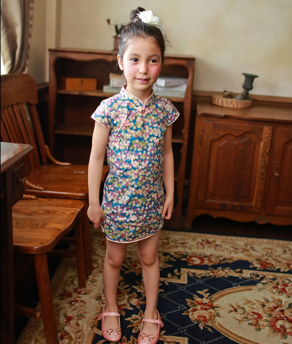 百花藍小旗袍 6歲(130cm)～7歲(140cm) 第2張的照片