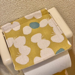 ちょうちょ柄くすみイエロー☆トイレットペーパーホルダー♪ 3枚目の画像