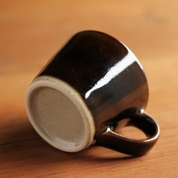 シンプルで使いやすい　益子焼コーヒーカップ＆ソーサーセット（こげ茶） 2枚目の画像