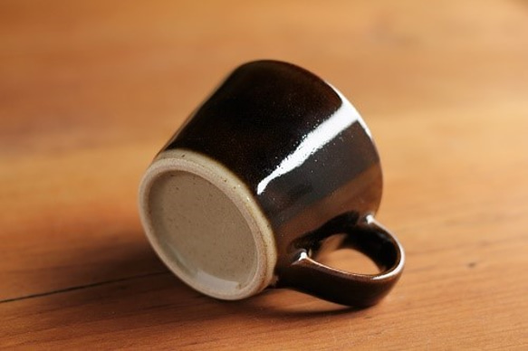 シンプルで使いやすい　益子焼コーヒーカップ＆ソーサーセット（こげ茶） 2枚目の画像