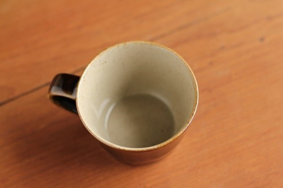 シンプルで使いやすい　益子焼コーヒーカップ＆ソーサーセット（こげ茶） 3枚目の画像