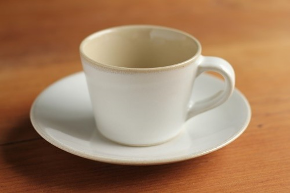 シンプルで使いやすい　益子焼コーヒーカップ＆ソーサーセット（白） 1枚目の画像