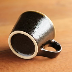 シンプルで使いやすい　益子焼コーヒーカップ＆ソーサーセット（黒） 3枚目の画像