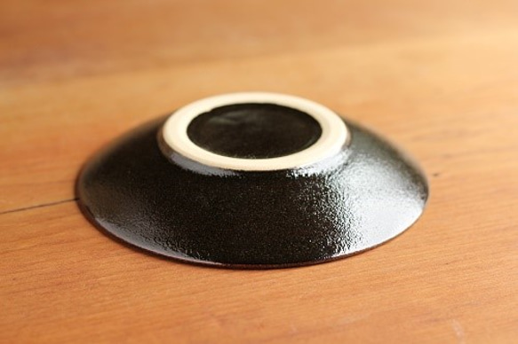 シンプルで使いやすい　益子焼コーヒーカップ＆ソーサーセット（黒） 5枚目の画像