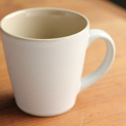 シンプルで使いやすい　益子焼マグカップ（白） 1枚目の画像