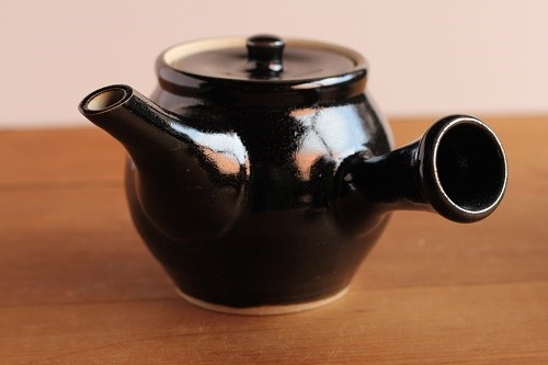 美品 黒色 陶器 急須 伝統的デザイン 黒薩摩？（薩摩焼黒じょか