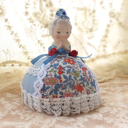 ハーフドールさんとスミレのソーイングポーチ　ピンクッション ハーフドール ピンクッション 《こんぺいとう》青 #ビスクドール