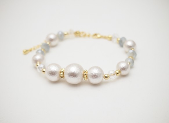 White cotton  pearl bracelet *Blue glass* 1枚目の画像