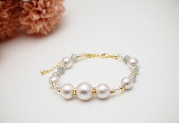 White cotton  pearl bracelet *Blue glass* 3枚目の画像