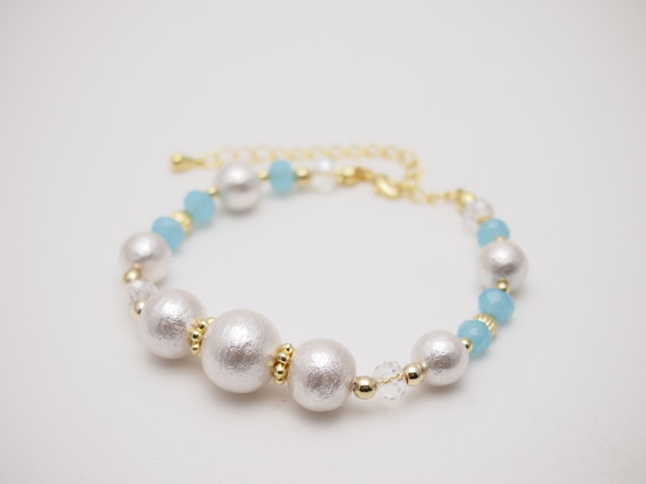 White cotton  pearl bracelet *Ocean blue glass* 1枚目の画像