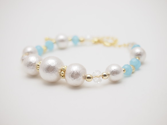 White cotton  pearl bracelet *Ocean blue glass* 2枚目の画像