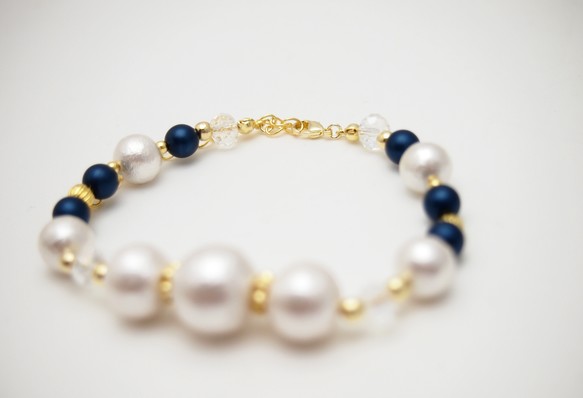 White cotton pearl bracelet *Royal blue* 第2張的照片
