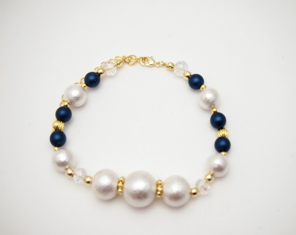 White cotton pearl bracelet *Royal blue* 第3張的照片