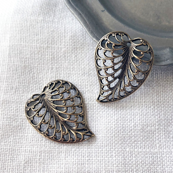 Filigree Leaves 1-Hole 19.2x15.3mm [FIN-046]＊1set＊2個＊ 1枚目の画像