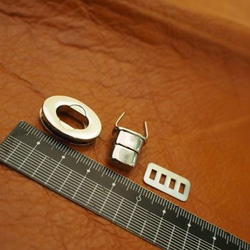 MJK25S☆ひねり金具(ひねり止め)錠金具　約25×17㎜　高級シルバー色　1組 2枚目の画像