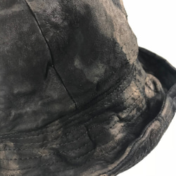 黑色皮革尖尖帽子的[三角形帽] 第7張的照片