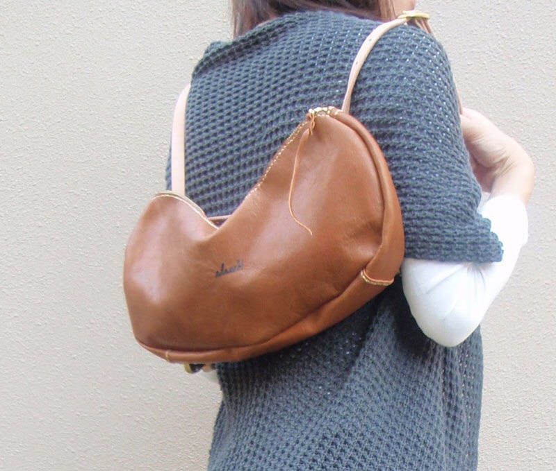 「slowH」『Broad』レザーリュック/CAMEL〈ショルダーバッグ、本革、ナチュラル、男女兼用、送料無料〉