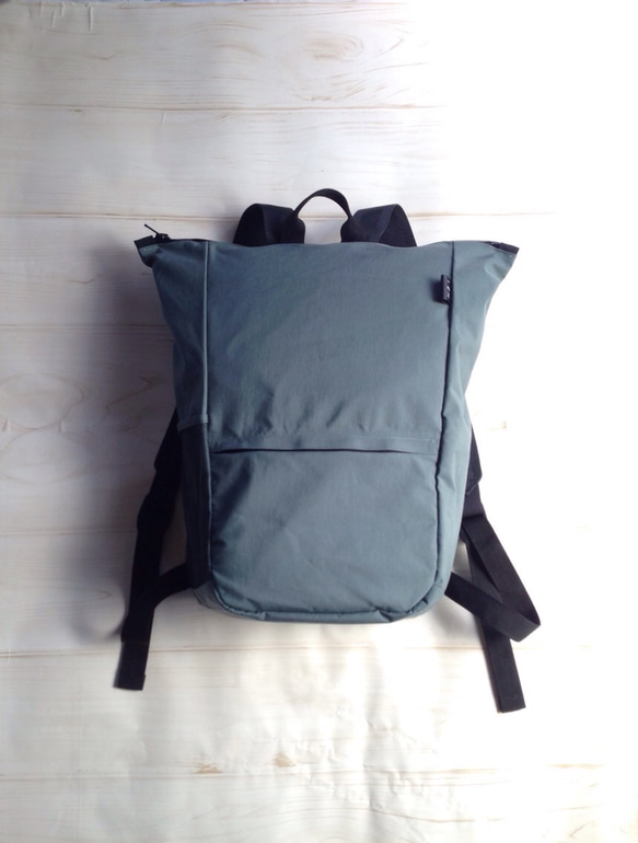 防水コンパクトBACK PACK (グリーングレー） 1枚目の画像