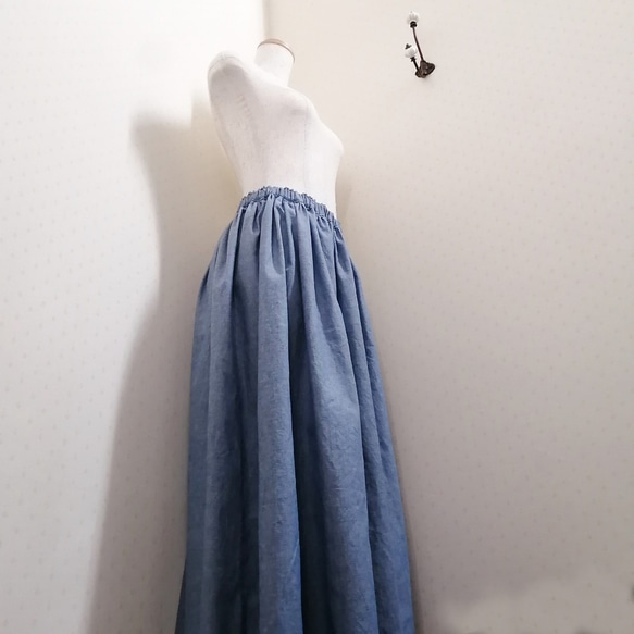 ギャザーたっぷりコットンダンガリーのスカート　ライトブルー 4枚目の画像