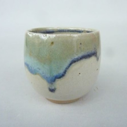 乳白釉とトルコブルーのカップ 2枚目の画像