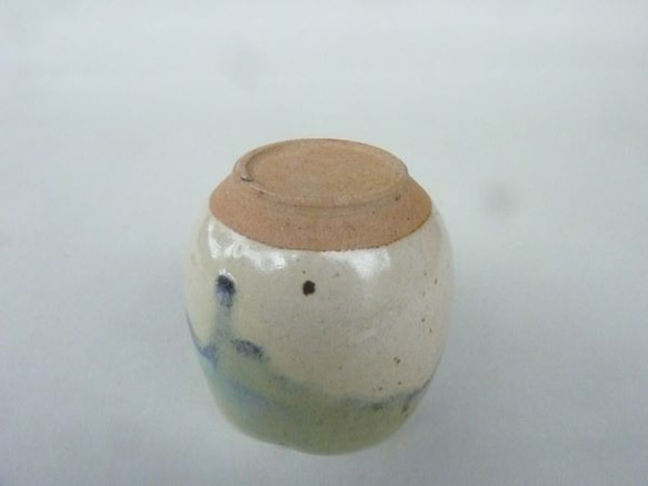 乳白釉とトルコブルーのカップ 8枚目の画像