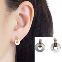 珍珠母無孔耳環 無痛白珍珠耳環 流行金樹脂耳環 Miyabi Grace 第1張的照片
