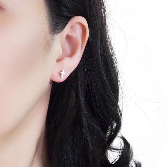 [純銀SV925耳環]流行純銀無痛無孔耳環耳環式十字交叉樹脂耳環 第2張的照片