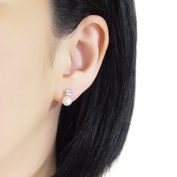 像穿孔耳環一樣不疼的白珍珠耳環銀婚水晶無孔穿孔耳環（樹脂耳環） 第2張的照片