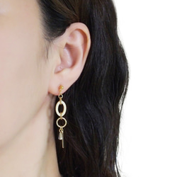 無痛木質耳環木製米色圈狀耳環鞦韆可愛無孔耳環 第2張的照片