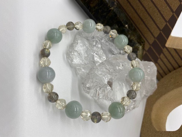 No.108  宇宙由来の気付きの石　ラブラドライト＆翡翠のブレス