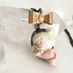 陶製の小さな天使のネックレス 3枚目の画像