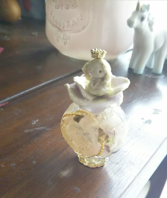 花の妖精の香水瓶オルゴナイト～パンジー 4枚目の画像