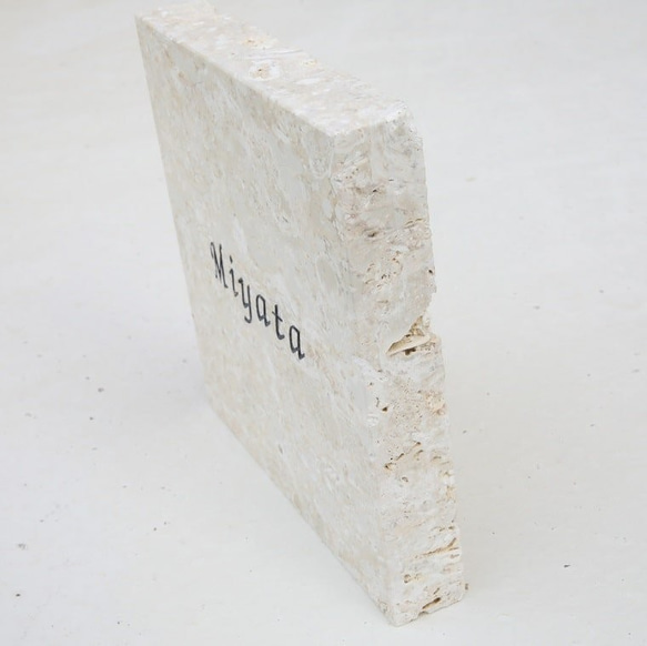 沖縄の琉球石灰岩のモダン表札 スタイリッシュ シンプル 10cm角 13枚目の画像