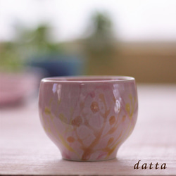 小ぶりな珊瑚のアートカップ 子供の食器 桜色 ピンクサンゴ 酒器 出産祝 5枚目の画像