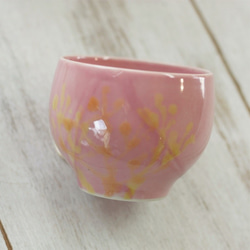 小ぶりな珊瑚のアートカップ 子供の食器 桜色 ピンクサンゴ 酒器 出産祝 4枚目の画像