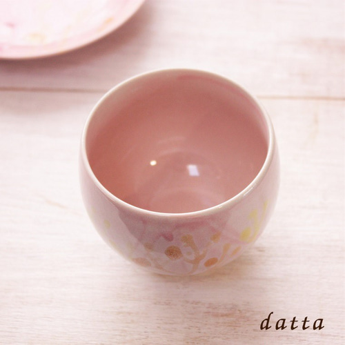 小ぶりな珊瑚のアートカップ 子供の食器 桜色 ピンクサンゴ 酒器 出産