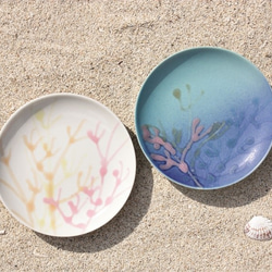 沖縄の海と縁起の良い珊瑚のプレート 結婚祝い 引出物 2枚セット 取り皿 純白×瑠璃紺 ボックス＆紙袋付き 6枚目の画像