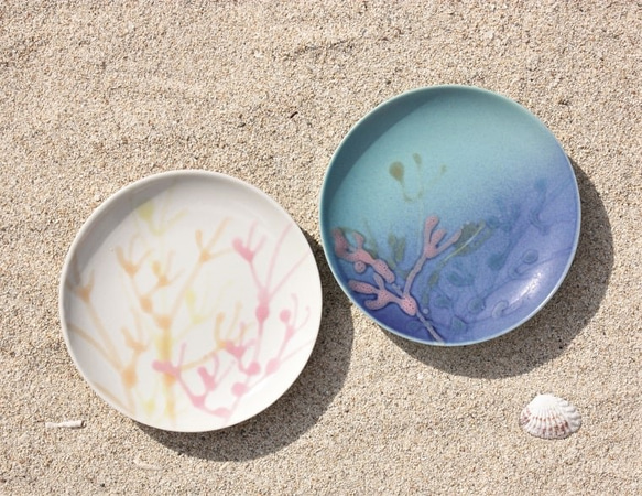 沖縄の海と縁起の良い珊瑚のプレート 結婚祝い 引出物 2枚セット 取り皿 純白×瑠璃紺 ボックス＆紙袋付き 6枚目の画像