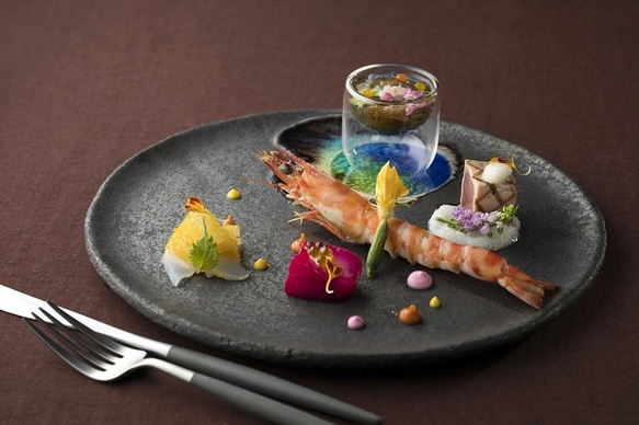 幸運を呼ぶ食器『夢かふう』ブラック＆琉球ガラスプレート 7寸 1枚