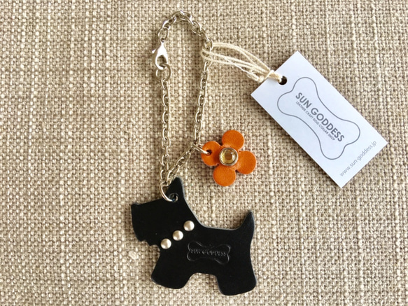 犬型スタッズ付きチャーム（黒・茶色） 犬型スタッズ付きチャーム（黒・茶色）
