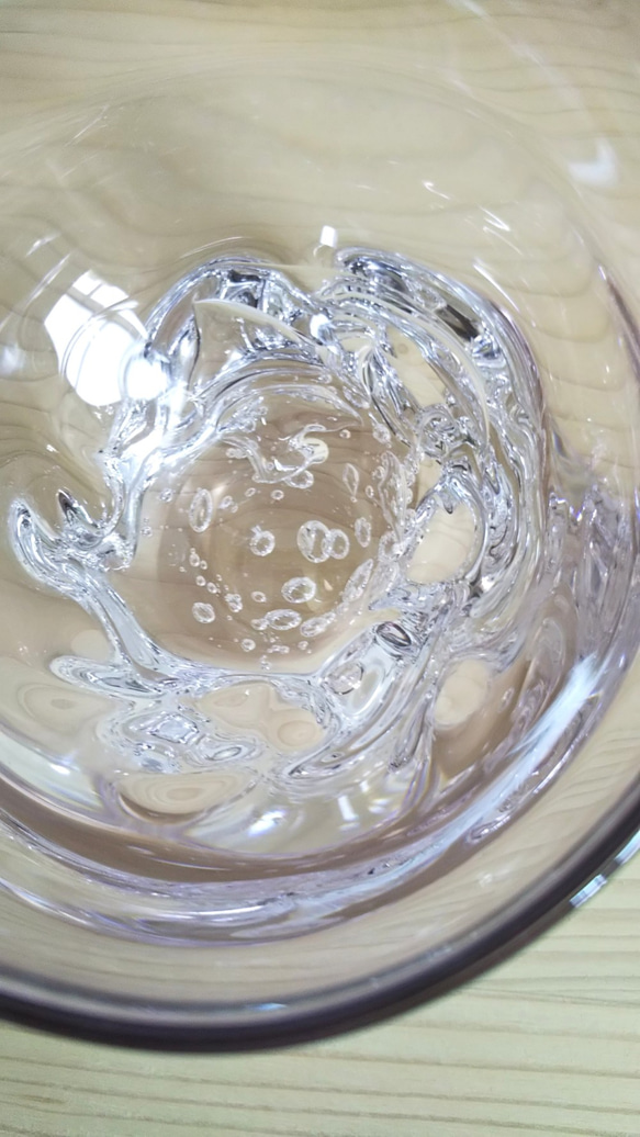 水中から見上げる泡を閉じ込めたみたいなグラス 8枚目の画像