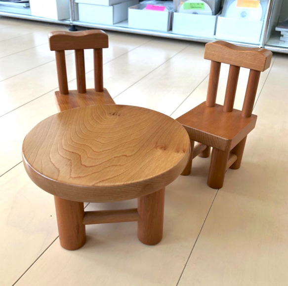 イスと丸テーブル（北海道カツラ材）未使用保管品　ヴィンテージ 2枚目の画像