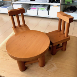 イスと丸テーブル（北海道カツラ材）　ほとんど使用感のない中古リペア品　ヴィンテージ 3枚目の画像
