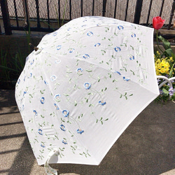 白いレースの日傘　青い花刺繍 4枚目の画像