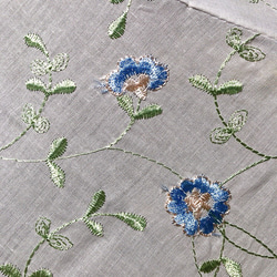 白いレースの日傘　青い花刺繍 5枚目の画像