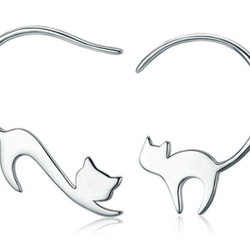 シルバー 銀 ピアス  独特なデザイン 猫ピアス 2枚目の画像