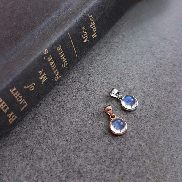 藍月光。極簡(包鑲)6mm藍月光石項鍊 925銀鎖骨墬鍊 第2張的照片
