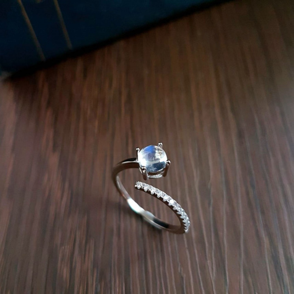琉月。6mm藍月光石925銀戒指  食指戒 可調戒圍 第3張的照片