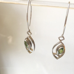 葉形橄欖石耳環 第3張的照片